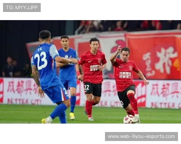 上海海港新赛季备战开启,主帅重点调整防线问题 上海海港新赛季备战开启,主帅重点调整防线问题