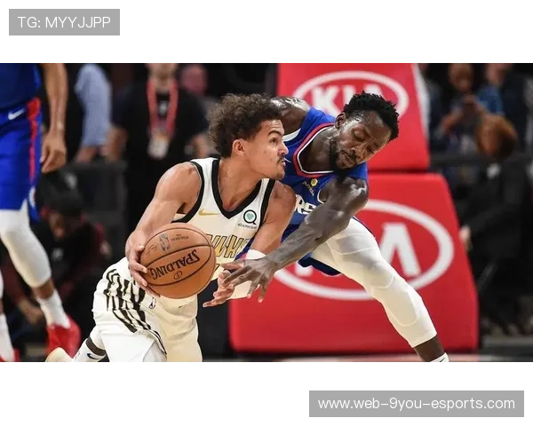 NBA特雷杨高抛传球被队友空接重扣：一次默契与训练的完美碰撞